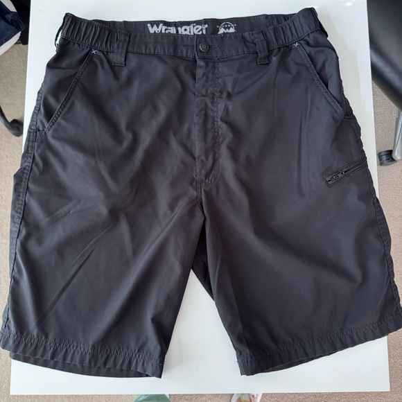 Wranglers Outdoor Performance Elastic Utility Shorts Men’s size 36 - Picture 1 of 10
